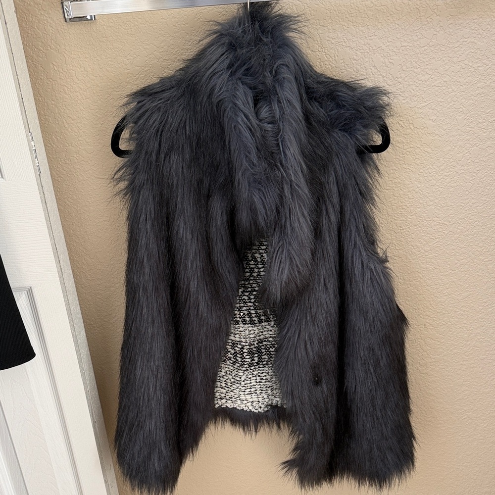Women's Faux Fur Vest in Gray